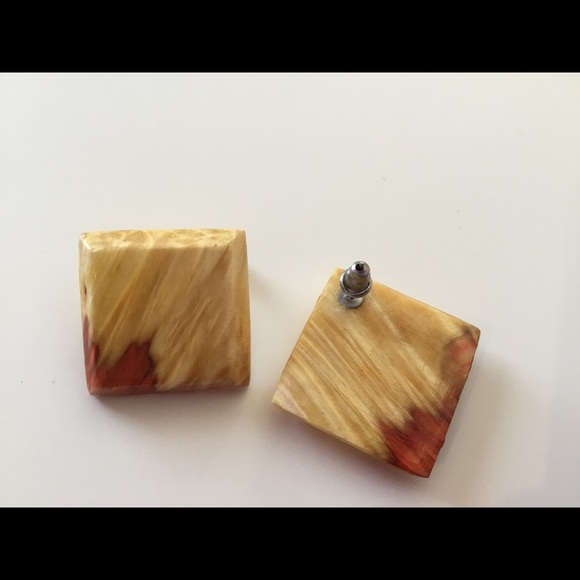 Elder Burl Wood Earrings, Natural Red Inclusions - Picture 3 of 3
